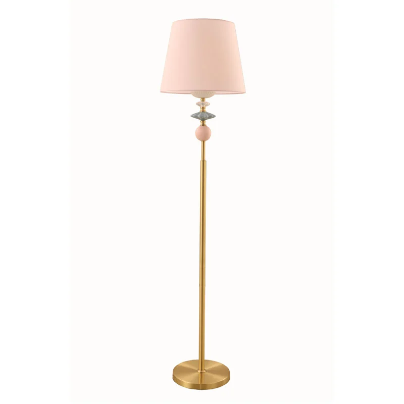 Dlaczego warto wybrać porcelanową lampę podłogową Sandy Gold Drum Shade do swojej przestrzeni?
